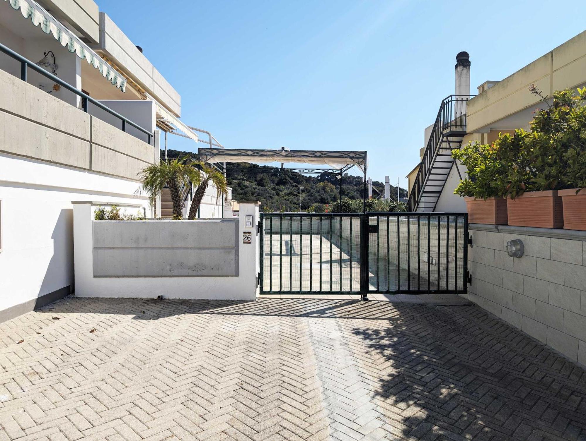Oikia Vacanze S Cesarea Casa Rosa Su Санта-Чезареа-Терме Экстерьер фото